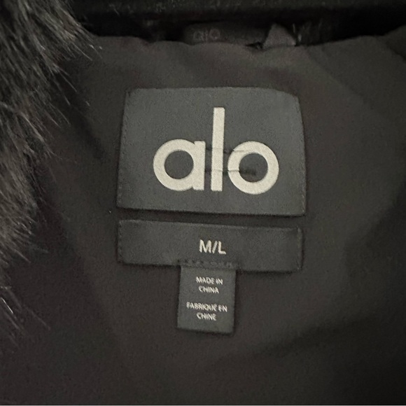ALO YOGA Opulent Faux Fur Statement Jacket Black M/L - Picture 4 of 9